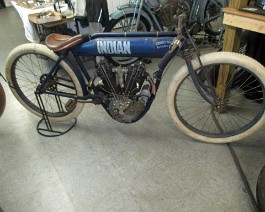 1913 Indian Eight Valve Board Track Racer 2017-05-10 1750